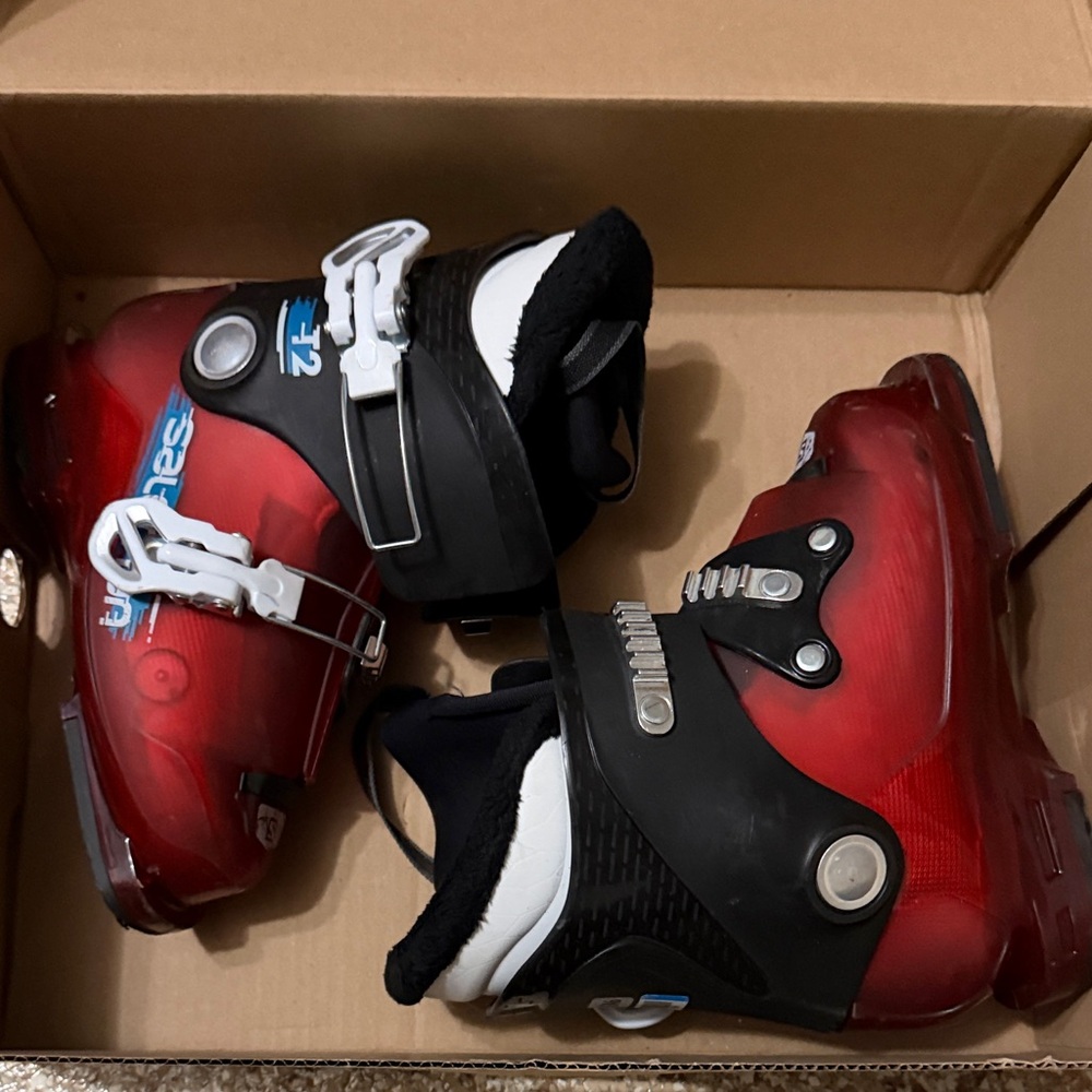 Salomon T2 RT Kids Ski Boots – Mondo 20 (US Kids 1) – Black/Red – Good Condition